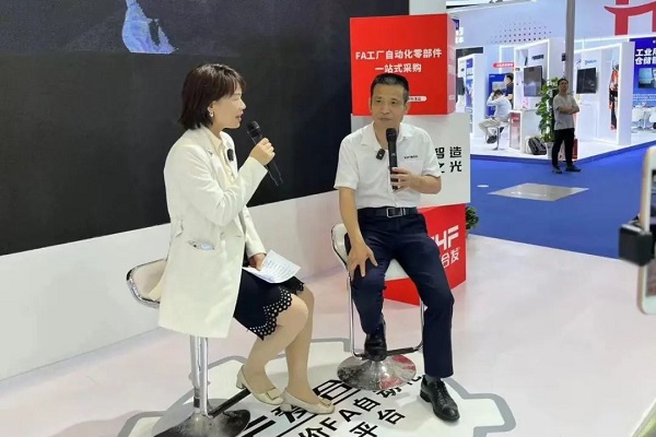 現(xiàn)場(chǎng)直播，暢談發(fā)展